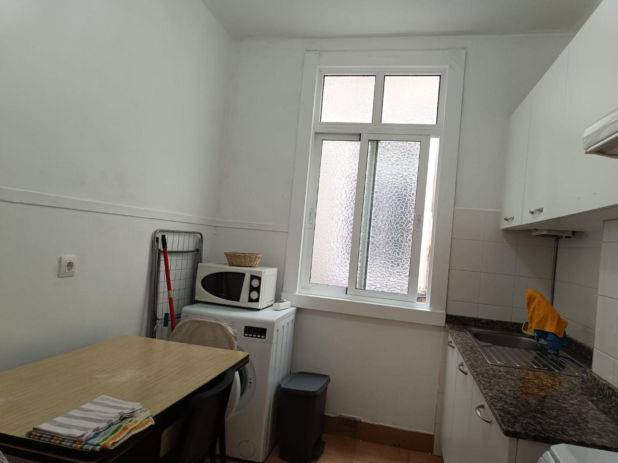 Piso Antiguo, Muebles Viejos, Muy Sencillo, Alquilado En Invierno A Estudiantes, Sin Ascensor, Cocina Antigua A Gas, Edificio Muy Antiguo Apartment โอโกรูญา ภายนอก รูปภาพ