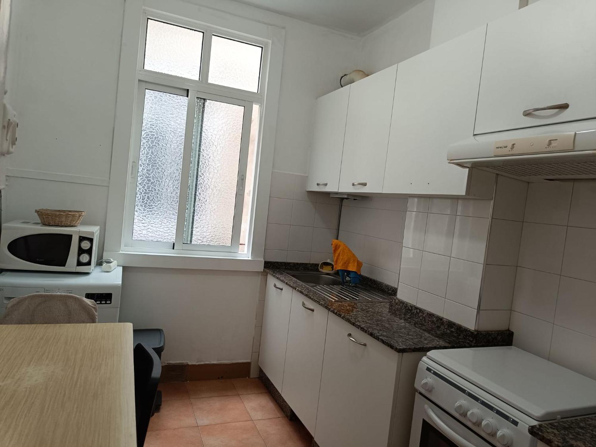Piso Antiguo, Muebles Viejos, Muy Sencillo, Alquilado En Invierno A Estudiantes, Sin Ascensor, Cocina Antigua A Gas, Edificio Muy Antiguo Apartment โอโกรูญา ภายนอก รูปภาพ