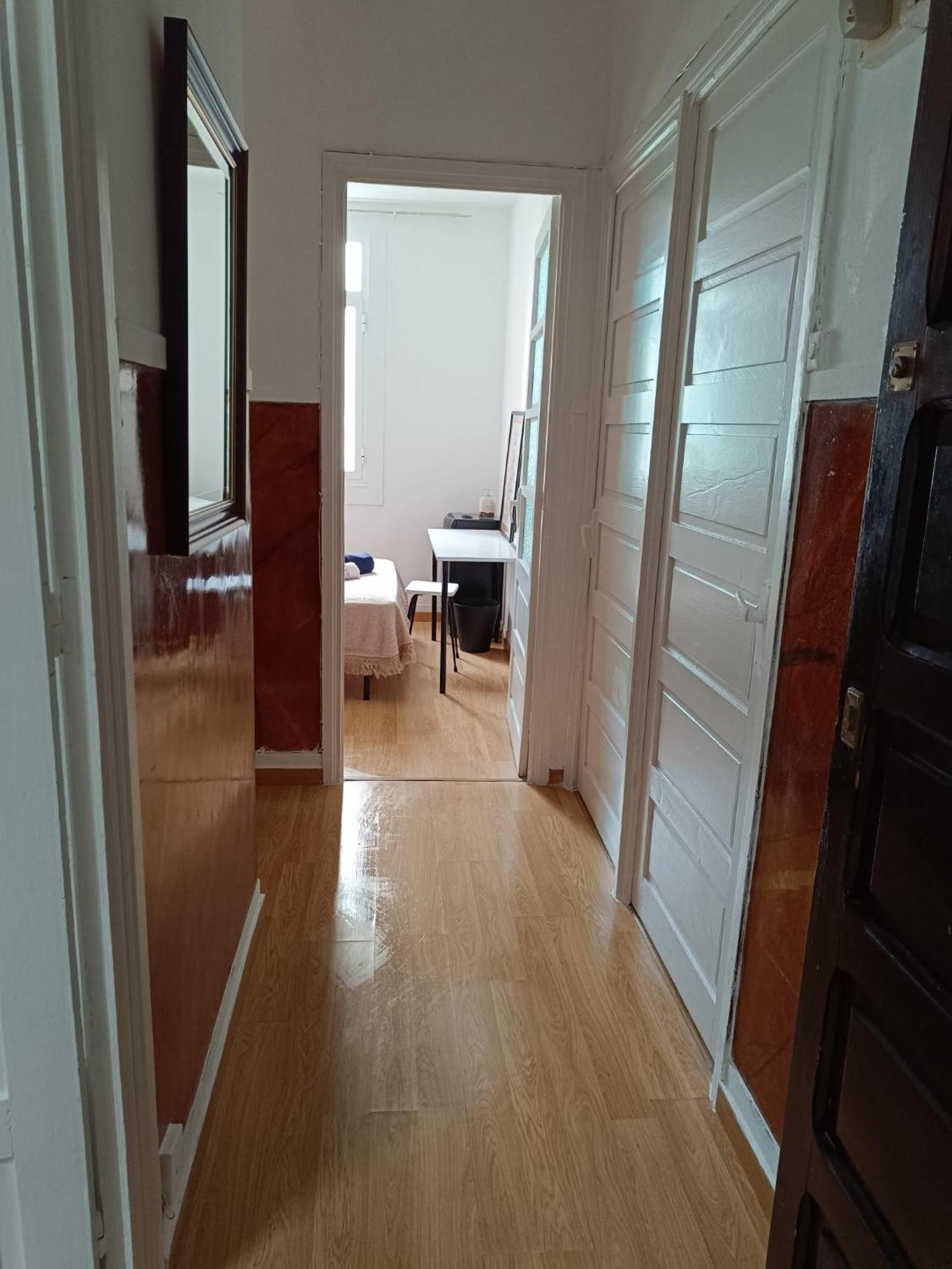 Piso Antiguo, Muebles Viejos, Muy Sencillo, Alquilado En Invierno A Estudiantes, Sin Ascensor, Cocina Antigua A Gas, Edificio Muy Antiguo Apartment โอโกรูญา ภายนอก รูปภาพ